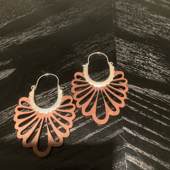 Ladies wooden earrings - Picture 3 of 7